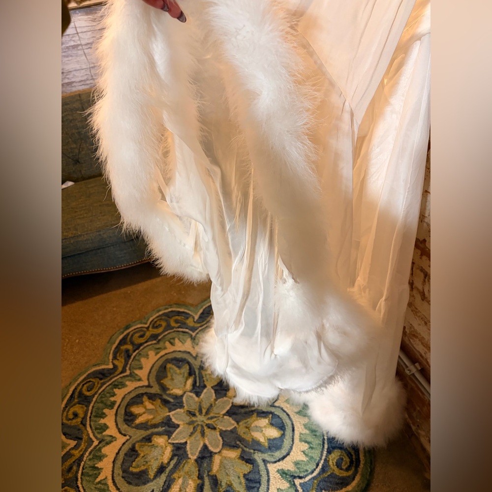 Luxurious White Feather Trim Robe - Picture 6 of 6